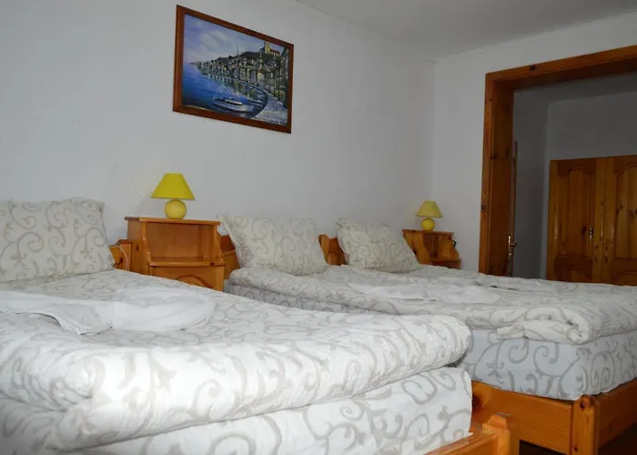 Baba Dora Guest house